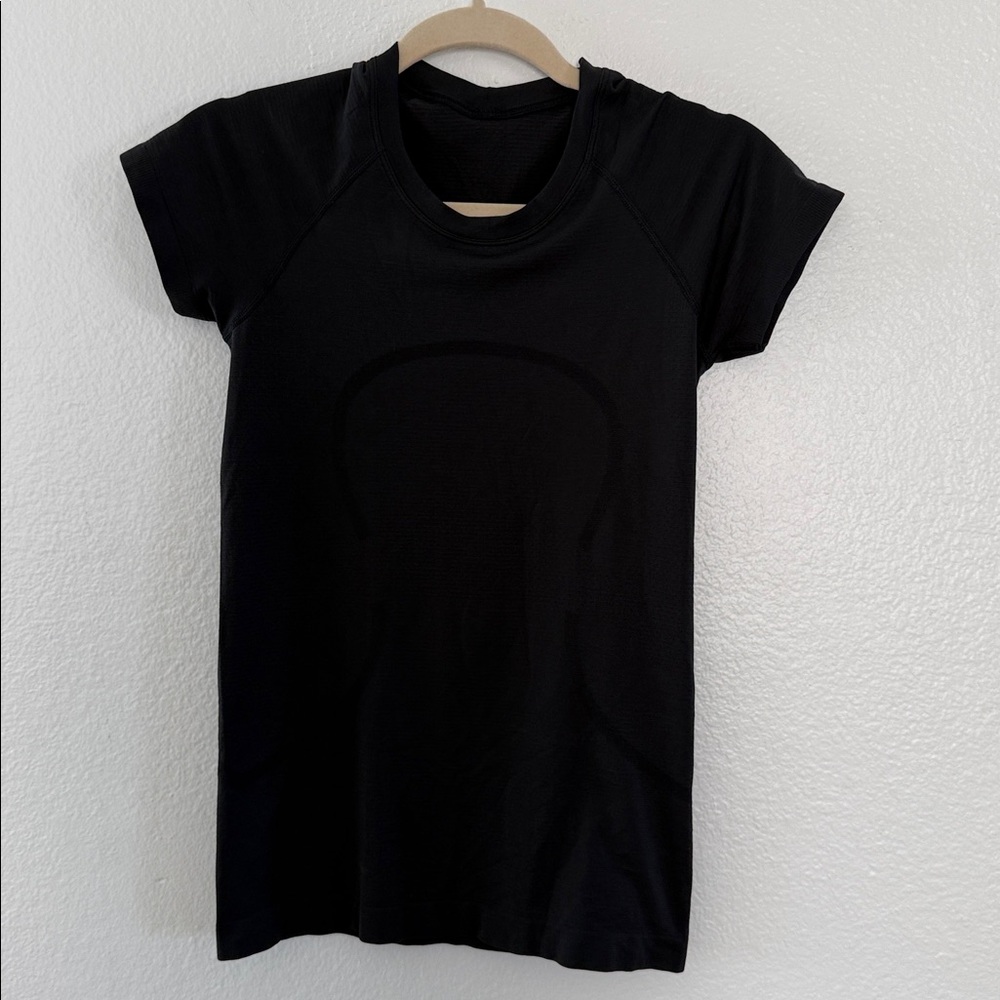 Lululemon Swiftly Tech Short-Sleeve Shirt Size 4
